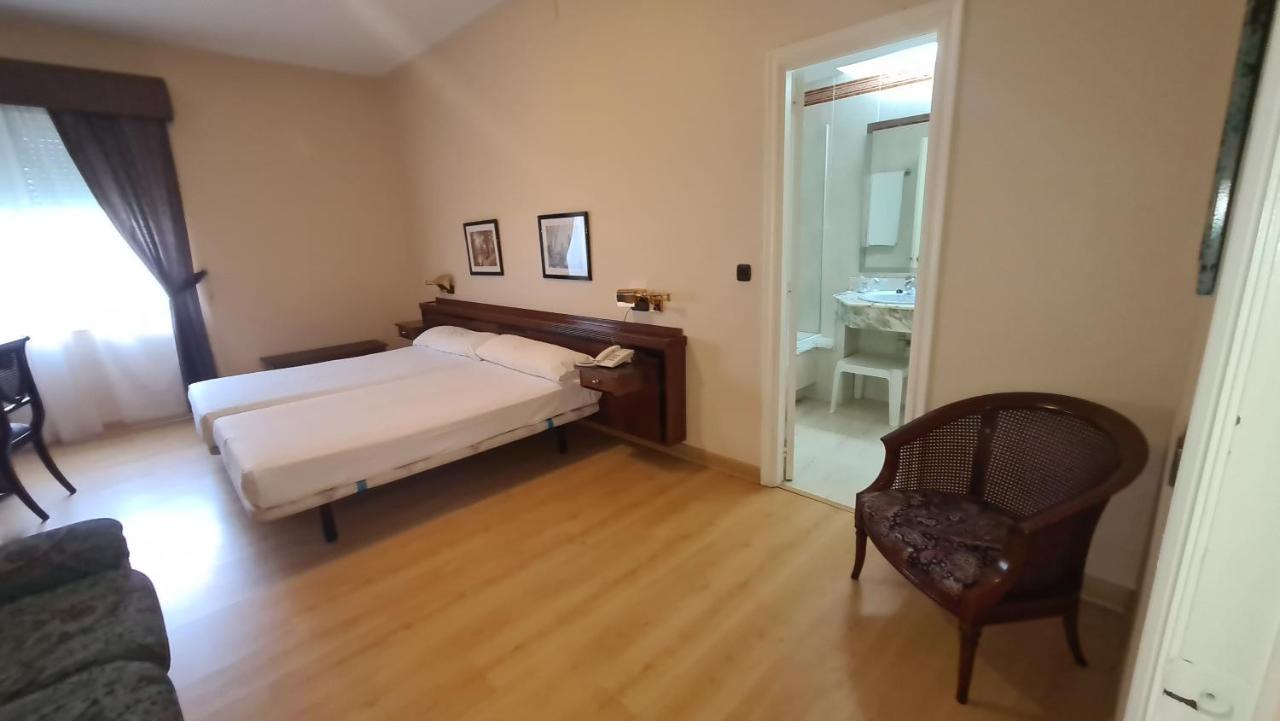 Single Room,1765164704:JPEG